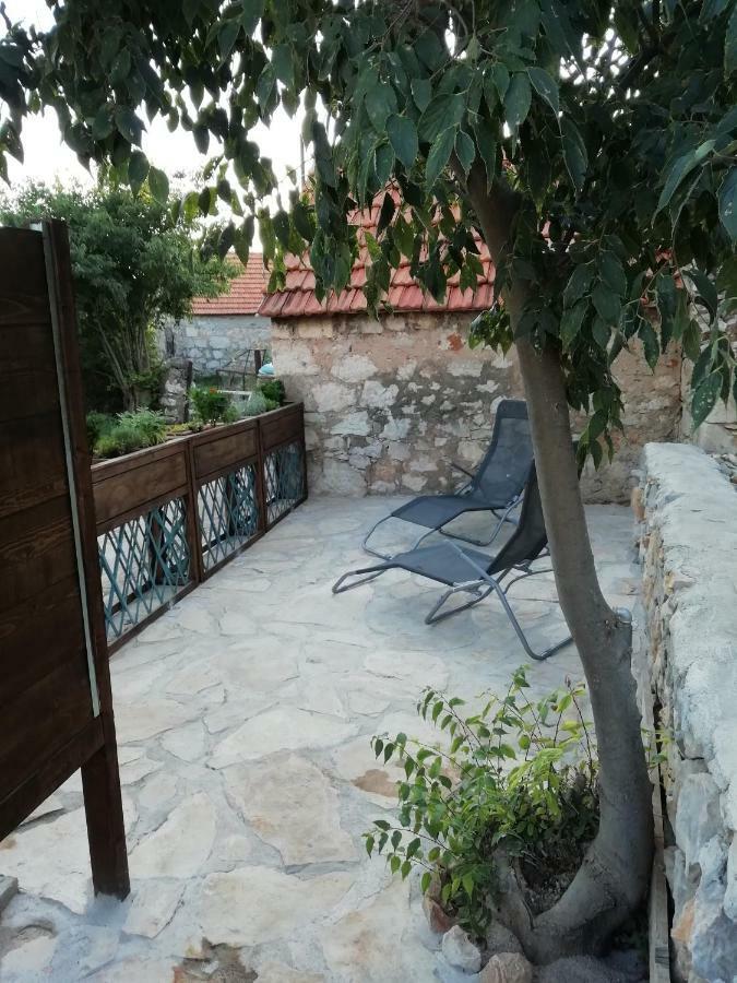 Krka Waterfalls Stonehouse Roko Lozovac Bagian luar foto