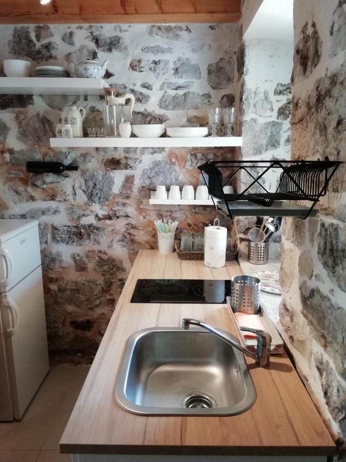 Krka Waterfalls Stonehouse Roko Lozovac Bagian luar foto