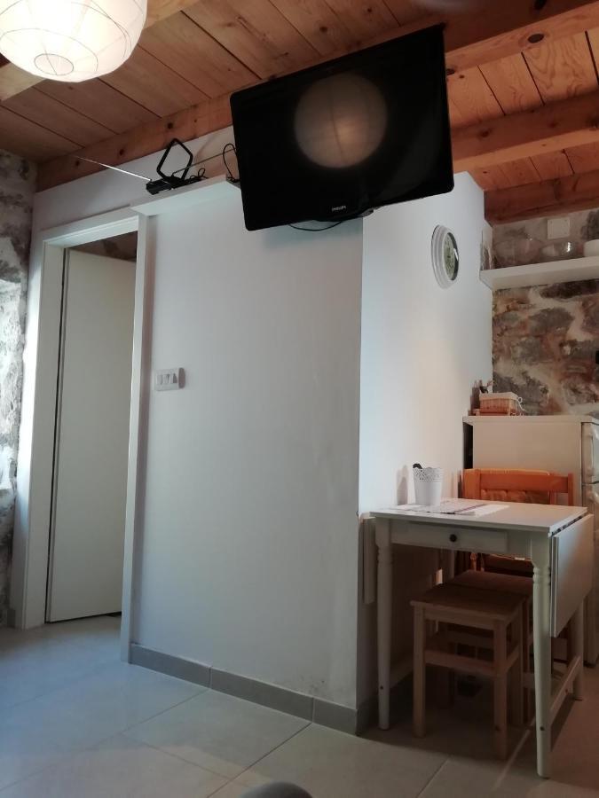 Krka Waterfalls Stonehouse Roko Lozovac Bagian luar foto