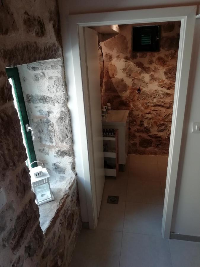 Krka Waterfalls Stonehouse Roko Lozovac Bagian luar foto