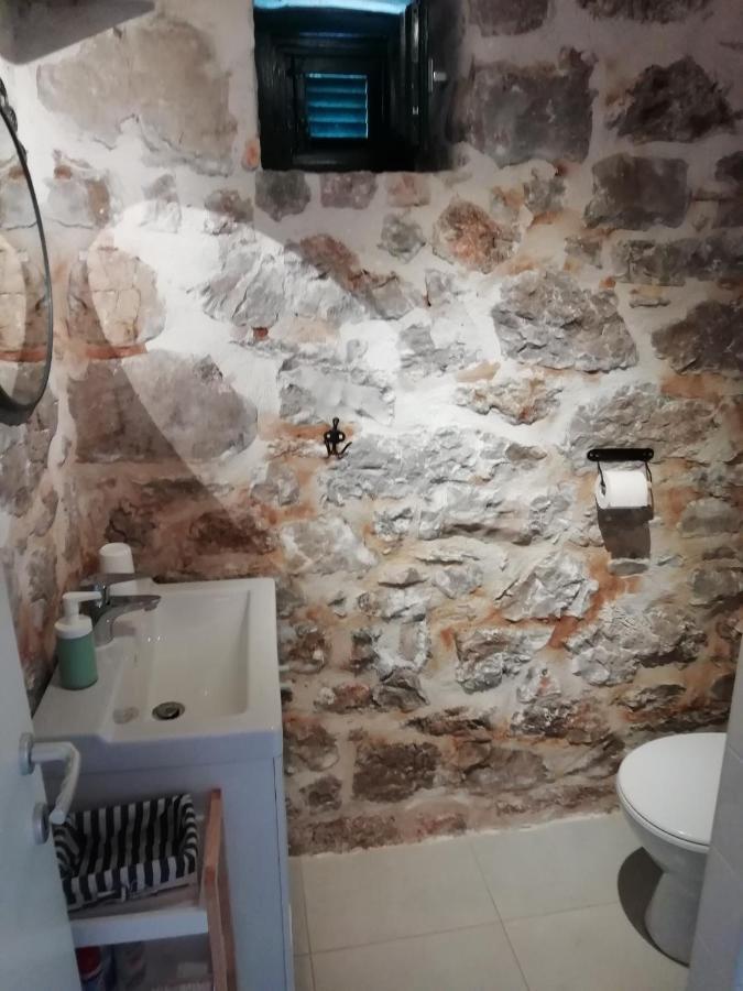 Krka Waterfalls Stonehouse Roko Lozovac Bagian luar foto